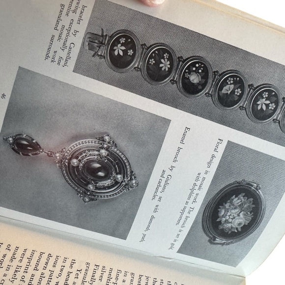 English Victorian Jewelry Hard cover reference book OOP 1959 Vintage - Picture 3 of 6